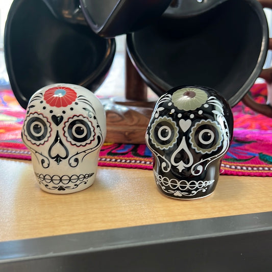 Salt & Pepper - Skull