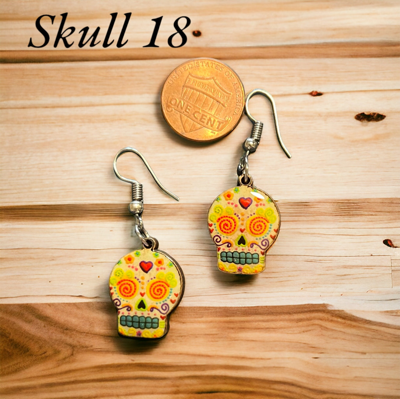 Skull Earrings- wood handmade - Aretes de madera - Calavera